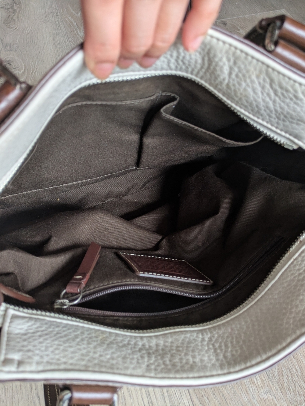 COACH Hampton y2k pebbled leather brown & cream shoulder turnkey tote bag - Picture 3 of 5